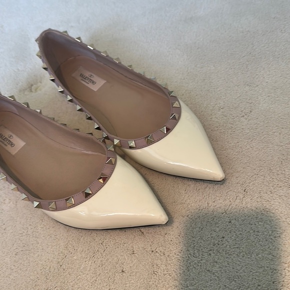 Valentino Rockstud Pointed Toe Ballerina Flats in Patent Ivory Powder - Picture 11 of 13